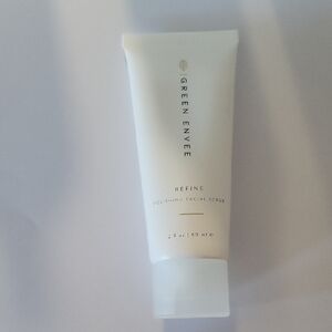 Green Envee Polishing Facial Scrub New 2oz